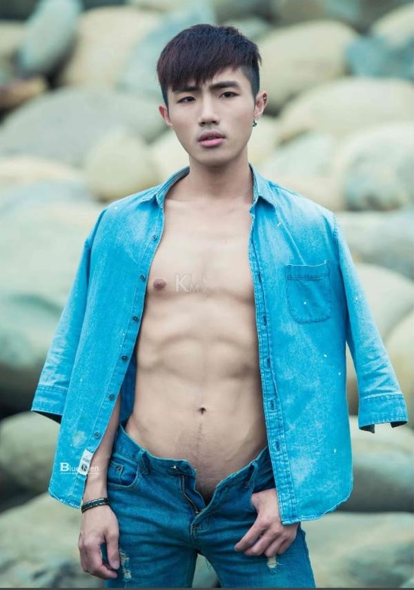 Whoseman-8-花漾文青男孩-許禾